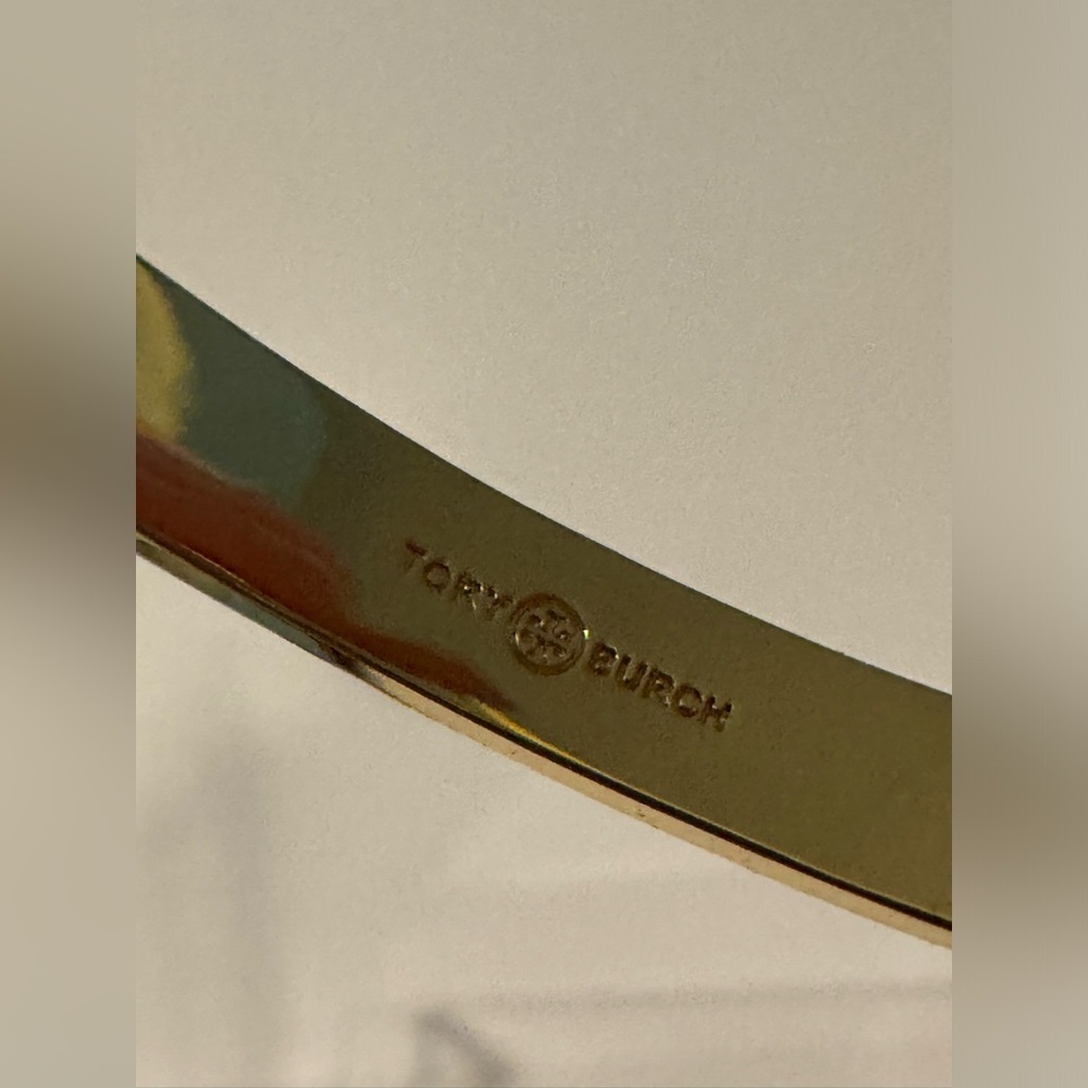 Tory Burch NWT Icon T Monogram Hinge Gold-Toned Pink Enamel Bangle Bracelet - Picture 4 of 11